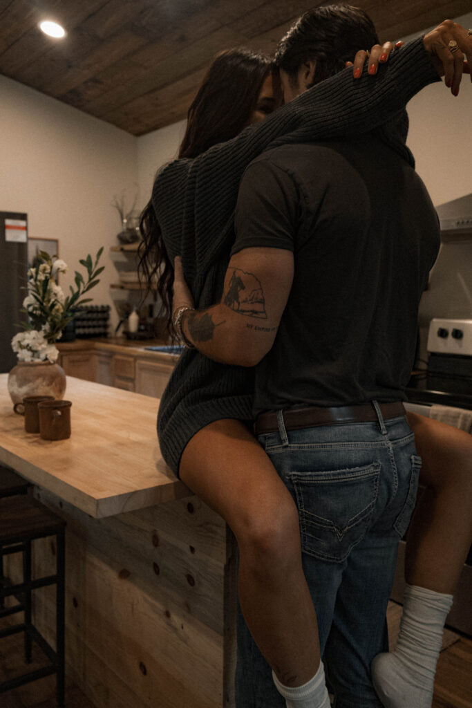 A Couple Wildly in Love: PNW Woods