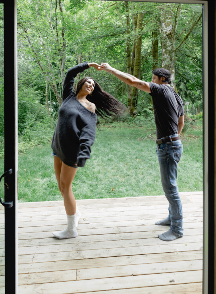 A Couple Wildly in Love: PNW Woods