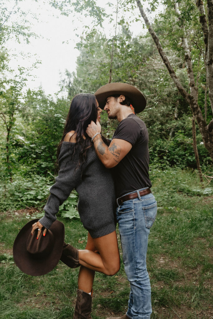A Couple Wildly in Love: PNW Woods