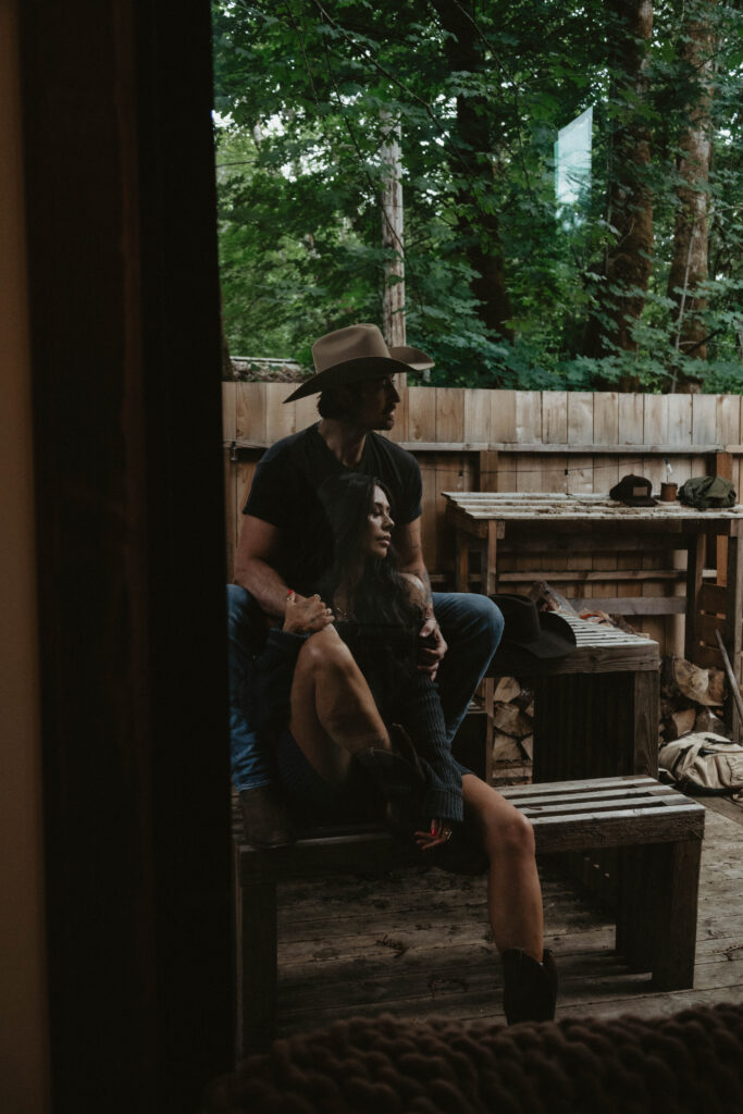 A Couple Wildly in Love: PNW Woods